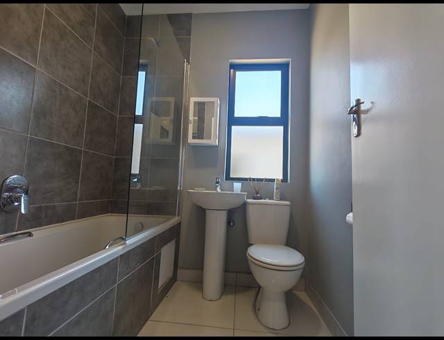 2 BEDROOM FREEHOLD FOR SALE IN SHAKASKRAAL